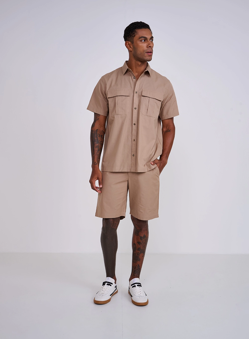 Camisa Box Cargo Manga Curta Bege