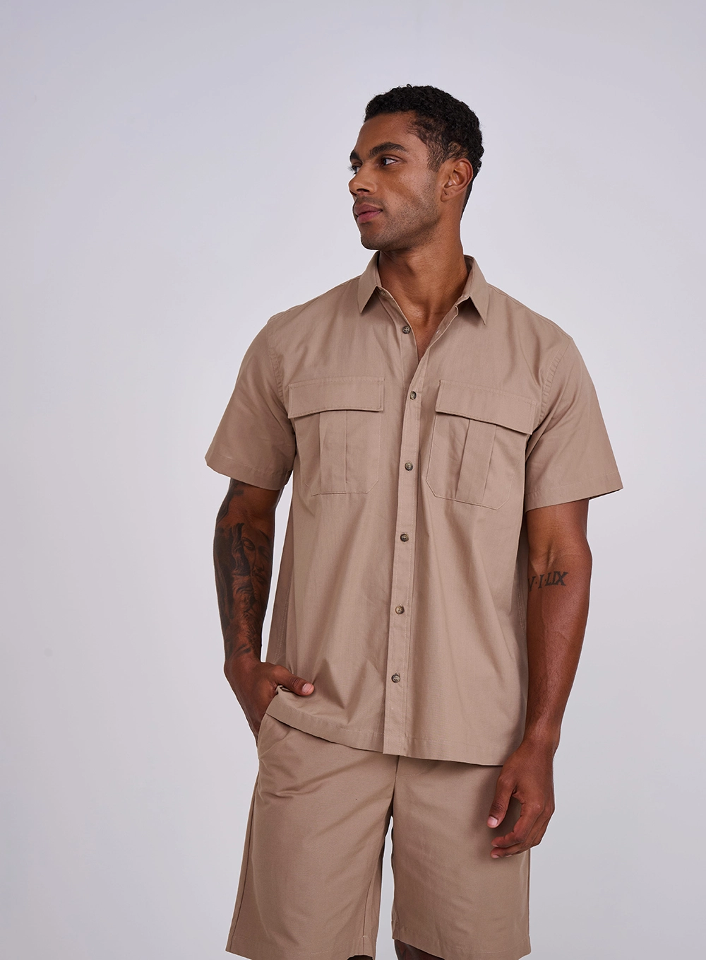 Camisa Box Cargo Manga Curta Bege