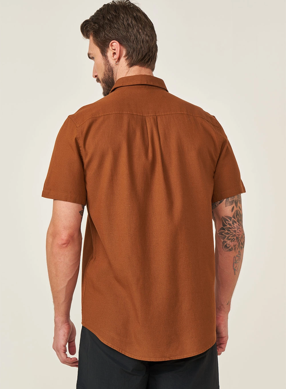Camisa Manga Curta Abertura Frontal Em Botão Marrom