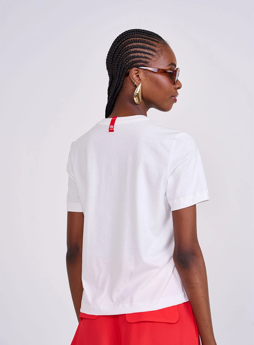 Camiseta Comfort Com Bordado Frontal Off Shell