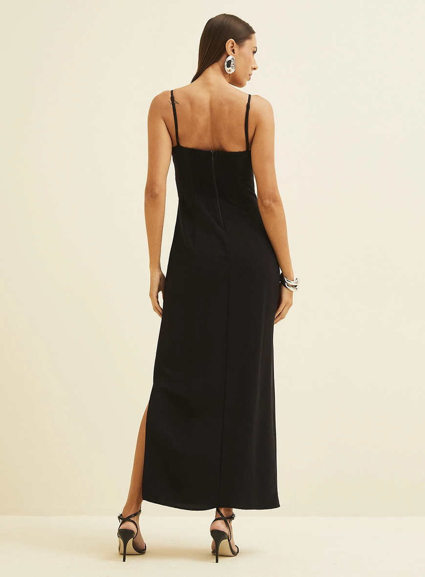 Vestido Midi Em Linho Decote Coração Preto