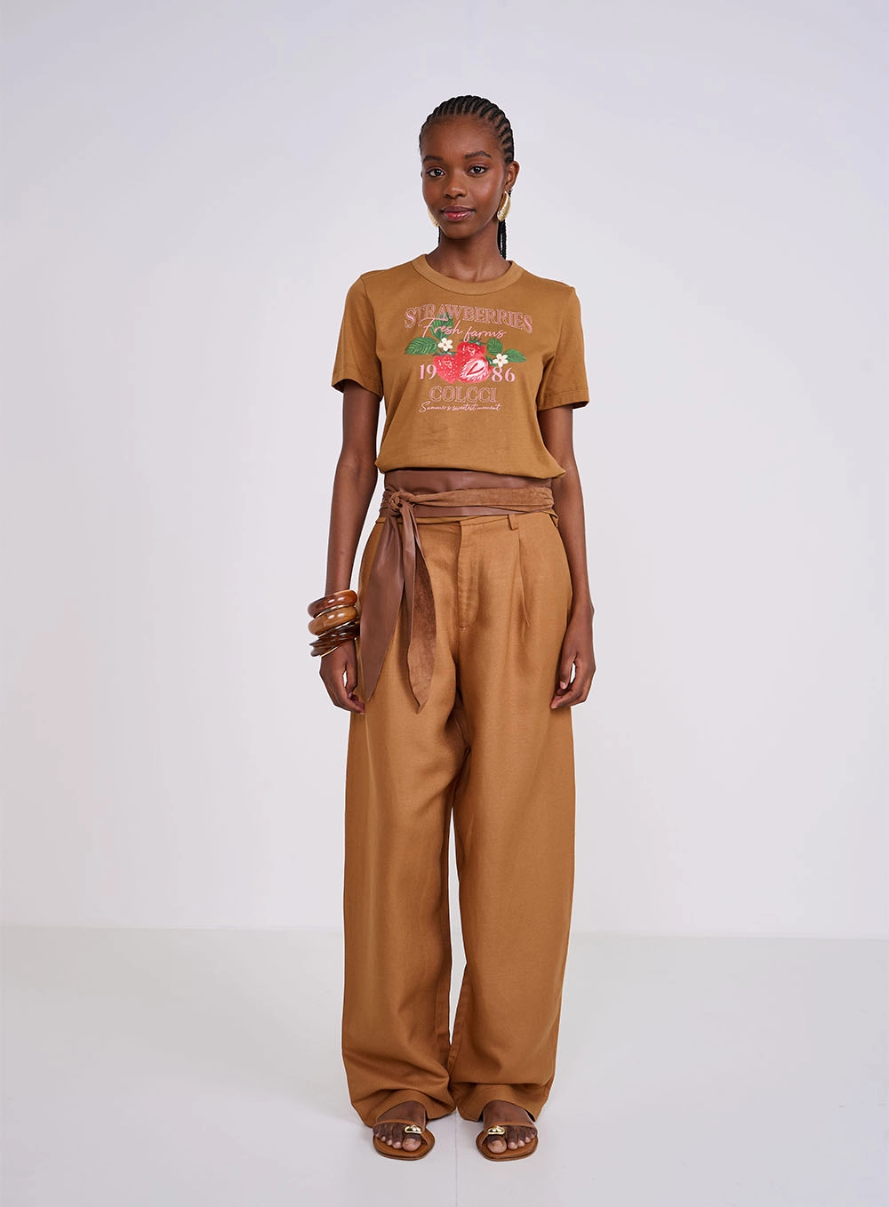 Camiseta Comfort Com Estampa Marrom Evermore