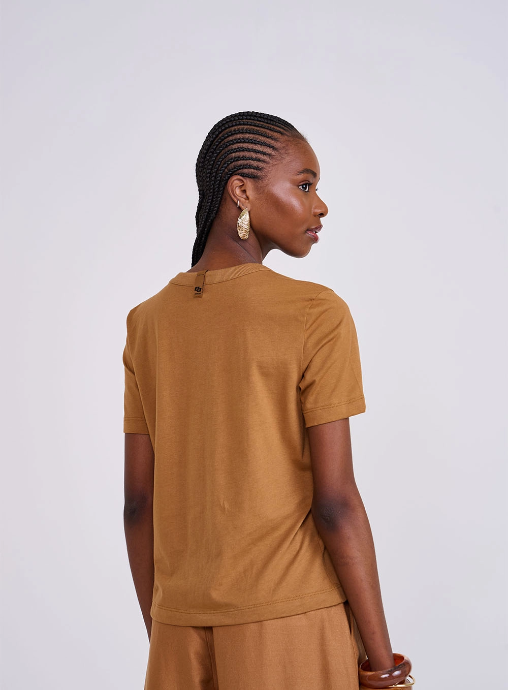 Camiseta Comfort Com Estampa Marrom Evermore