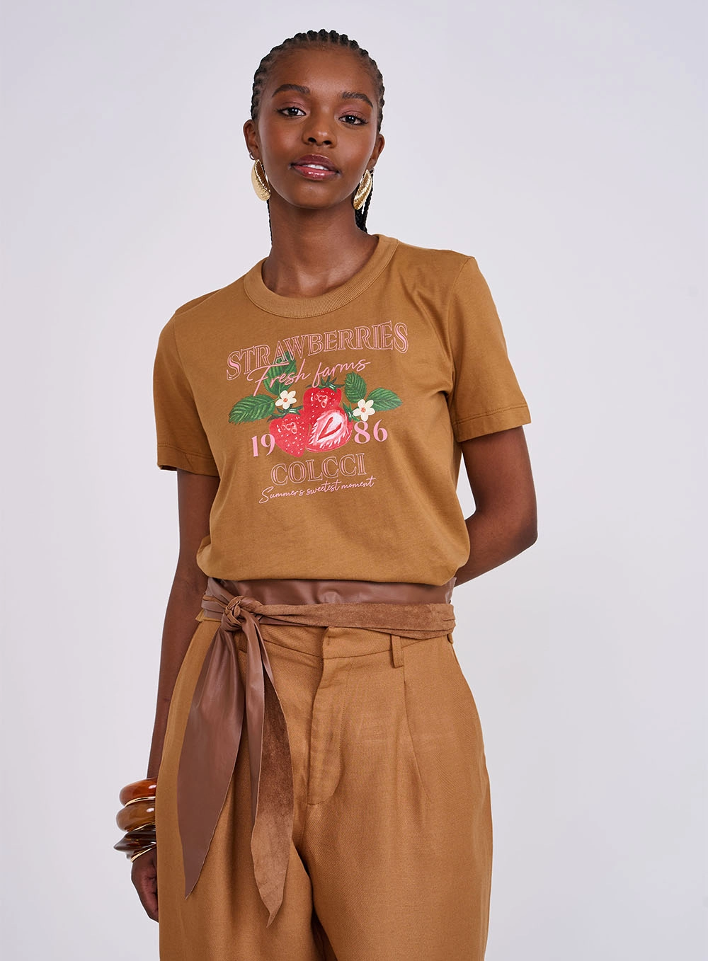 Camiseta Comfort Com Estampa Marrom Evermore