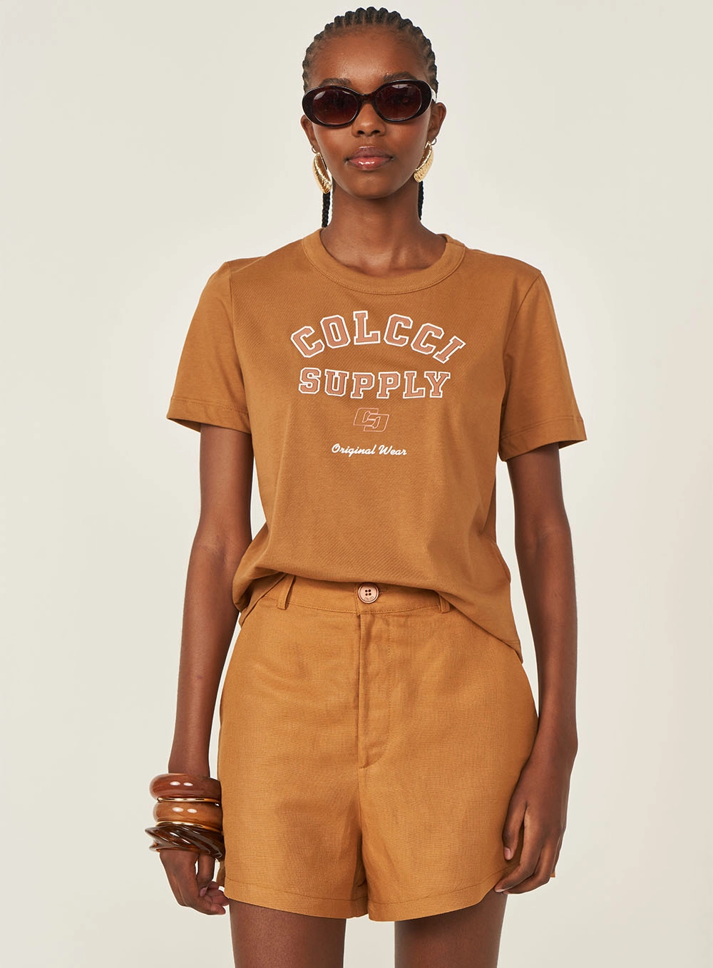 Camiseta Comfort Com Estampa Marrom Evermore