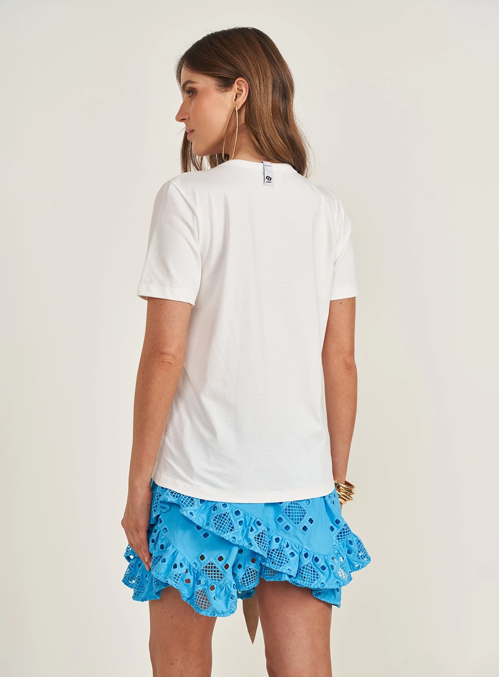 Camiseta Feminina Basic Com Placa Em Logo Off Shell
