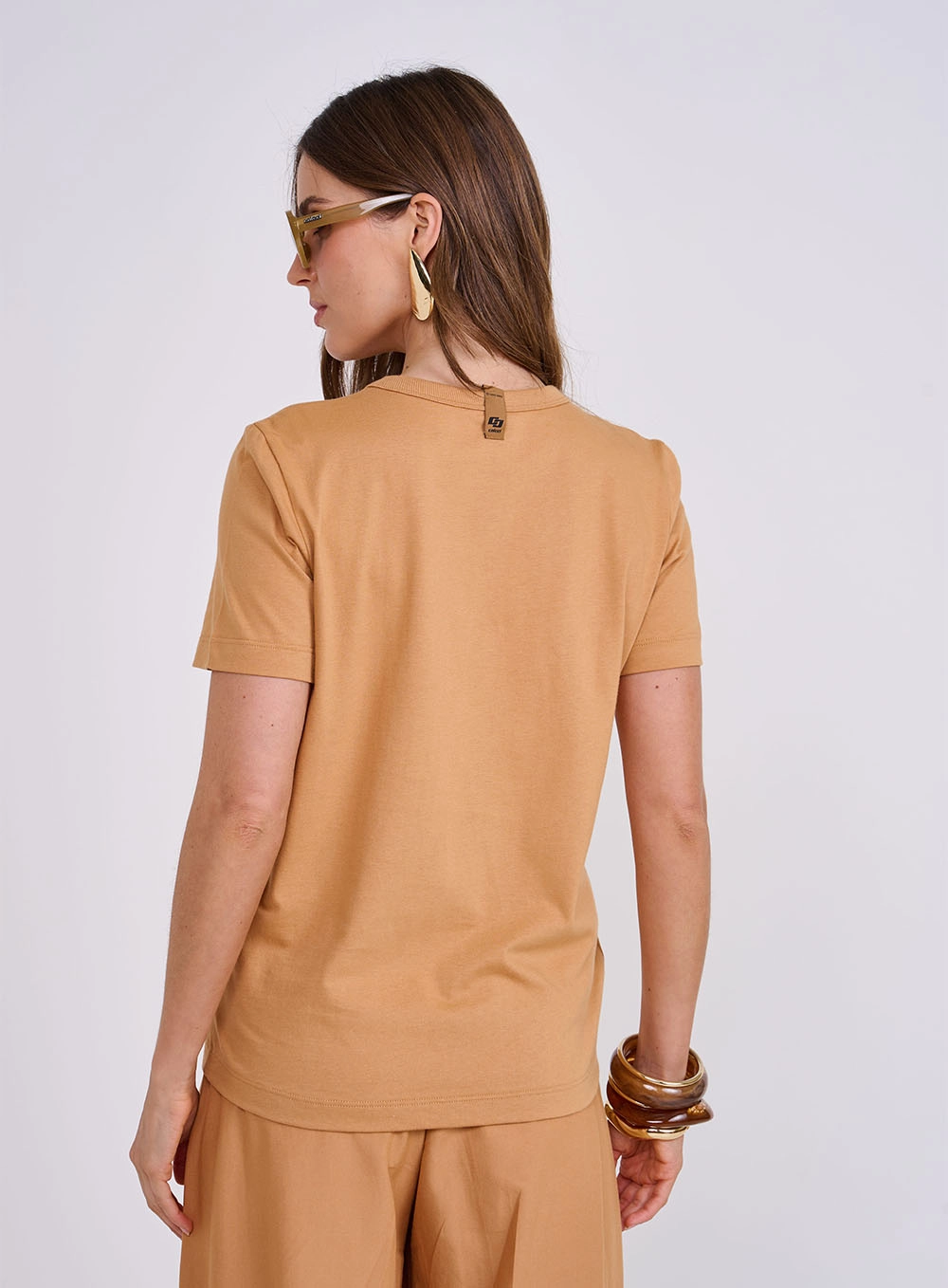 Camiseta Comfort Com Aplicação Frontal Bege