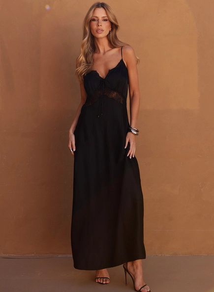 Vestido Midi Com Detalhe Em Renda