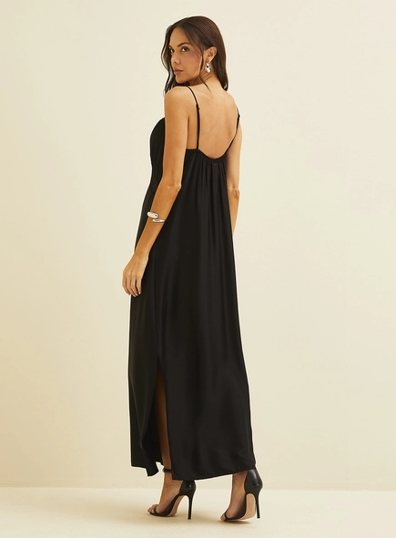 Vestido Midi Com Detalhe Em Renda