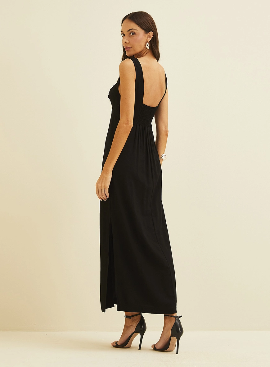 Vestido Reto Em Linho Com Fenda Lateral Preto