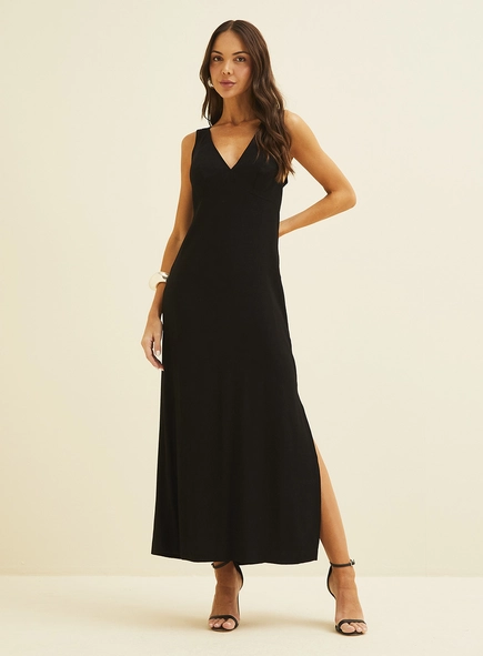 Vestido Reto Em Linho Com Fenda Lateral