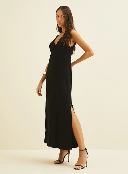 Vestido Reto Em Linho Com Fenda Lateral