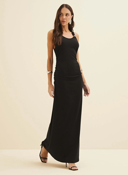 Vestido Midi Fuido Com Detalhe Em Metal