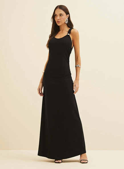 Vestido Midi Fuido Com Detalhe Em Metal