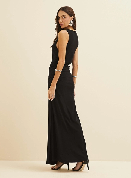 Vestido Midi Fuido Com Detalhe Em Metal