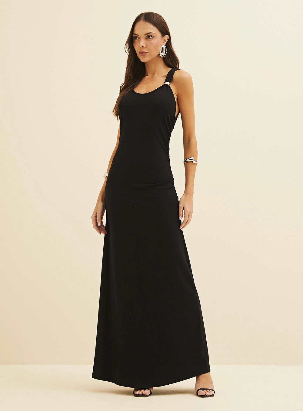 Vestido Midi Fuido Com Detalhe Em Metal Preto 1