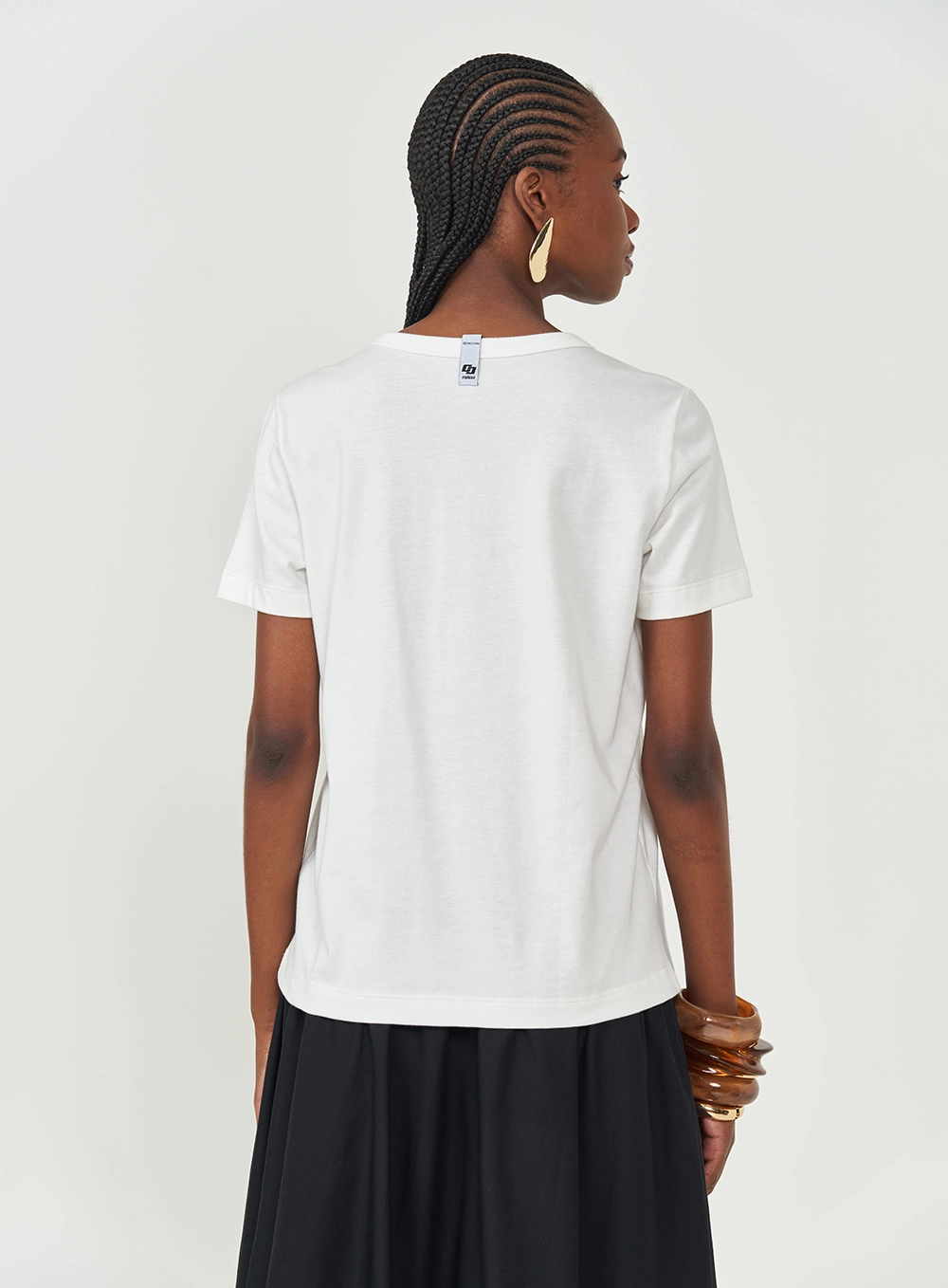 Camiseta Feminina Comfort Off Shell