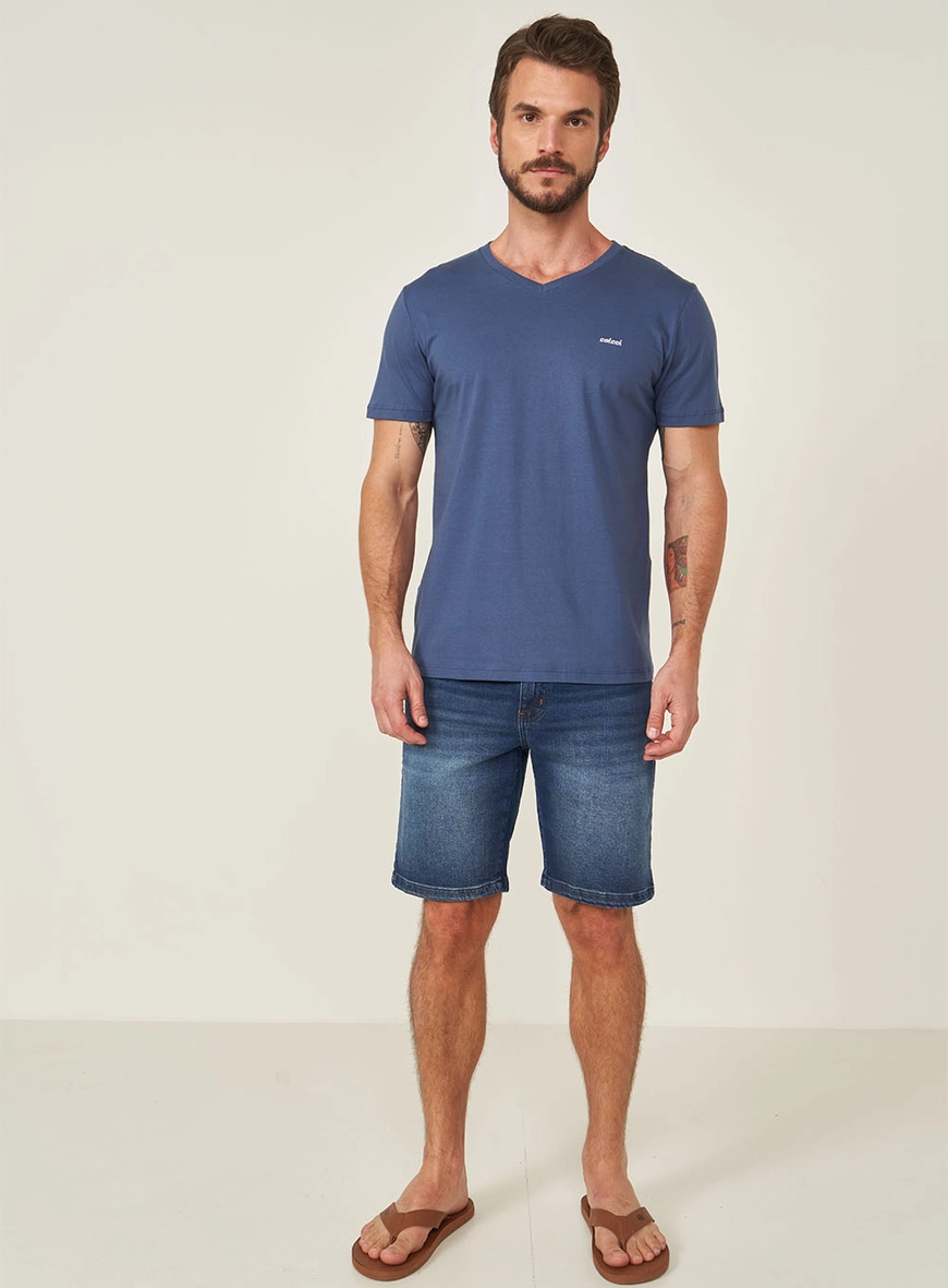Camiseta Masculina Gola V Com Detalhe Em Logo