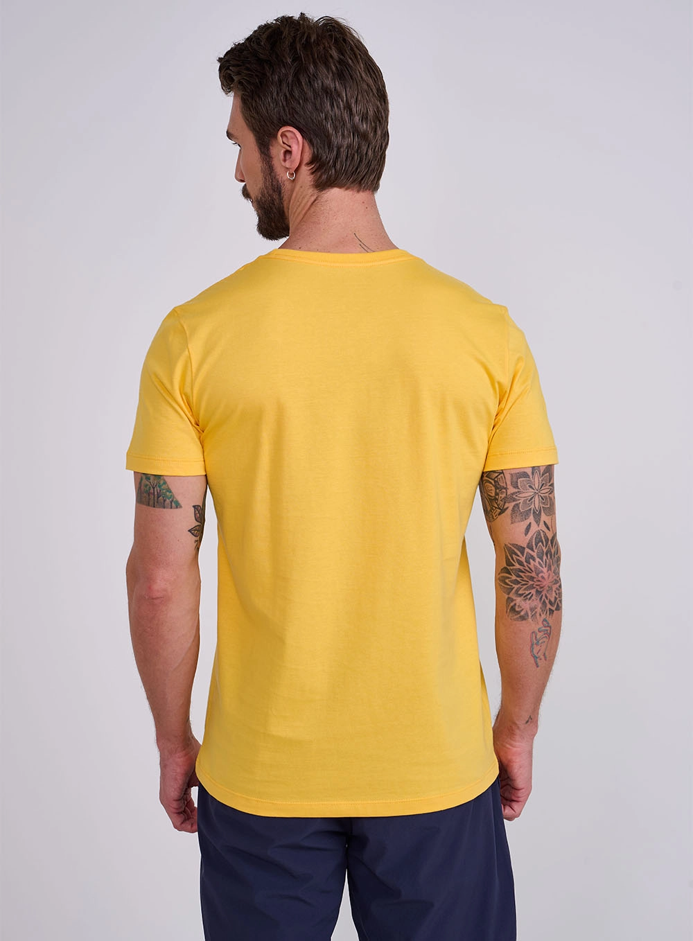 Camiseta Manga Curta Com Detalhe Em Logo Amarelo