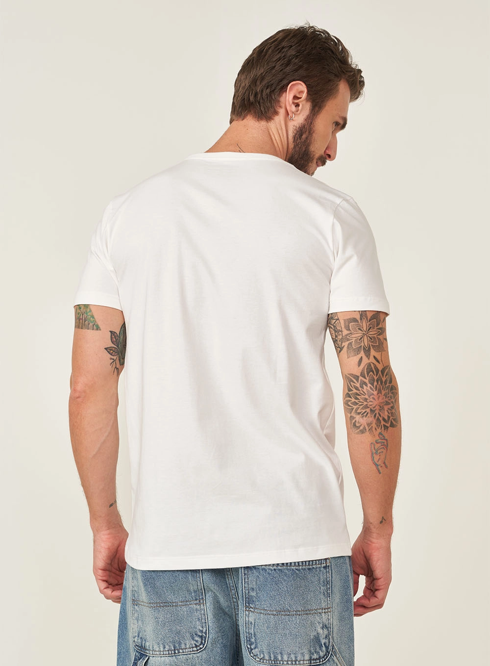 Camiseta Comfort Com Estampa Em Logo Frontal Off Shell