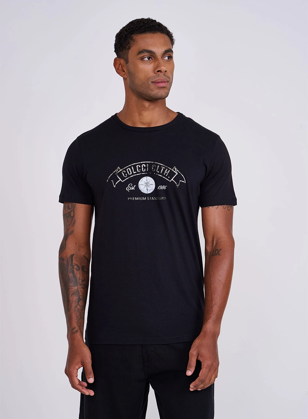 Camiseta Slim Com Detalhe Bordado Preto