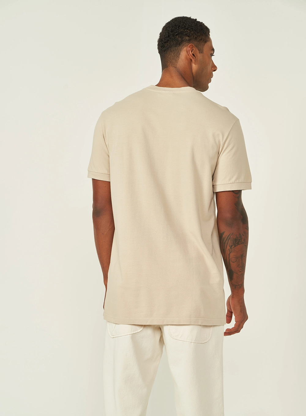 Camiseta Masculina Com Logo Bordado Bege Esquilo