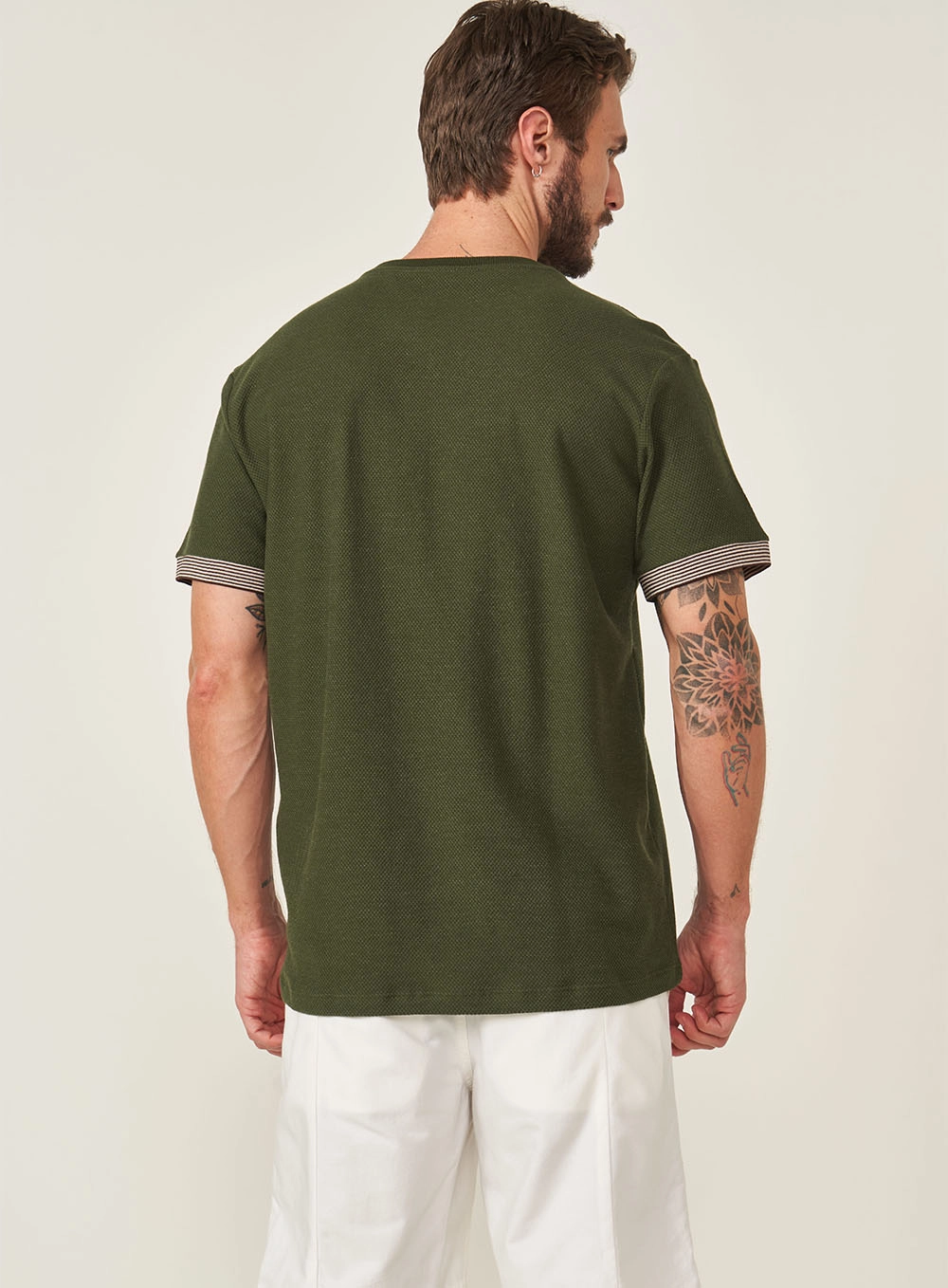Camiseta Masculina Com Bordado Verde