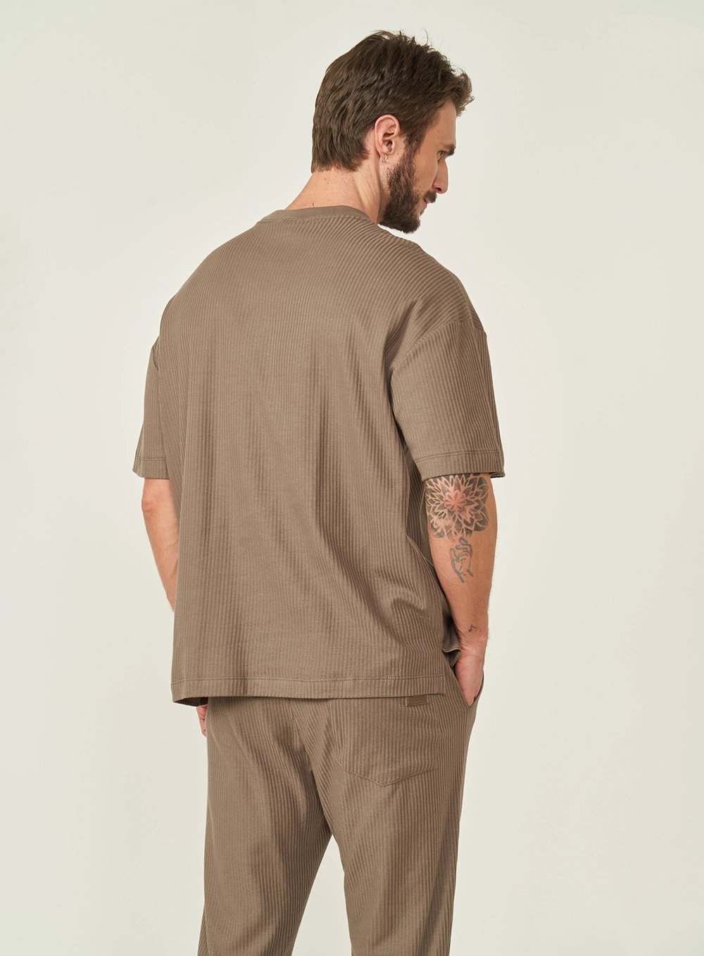 Camiseta Box New Com Textura Bege Cinzas