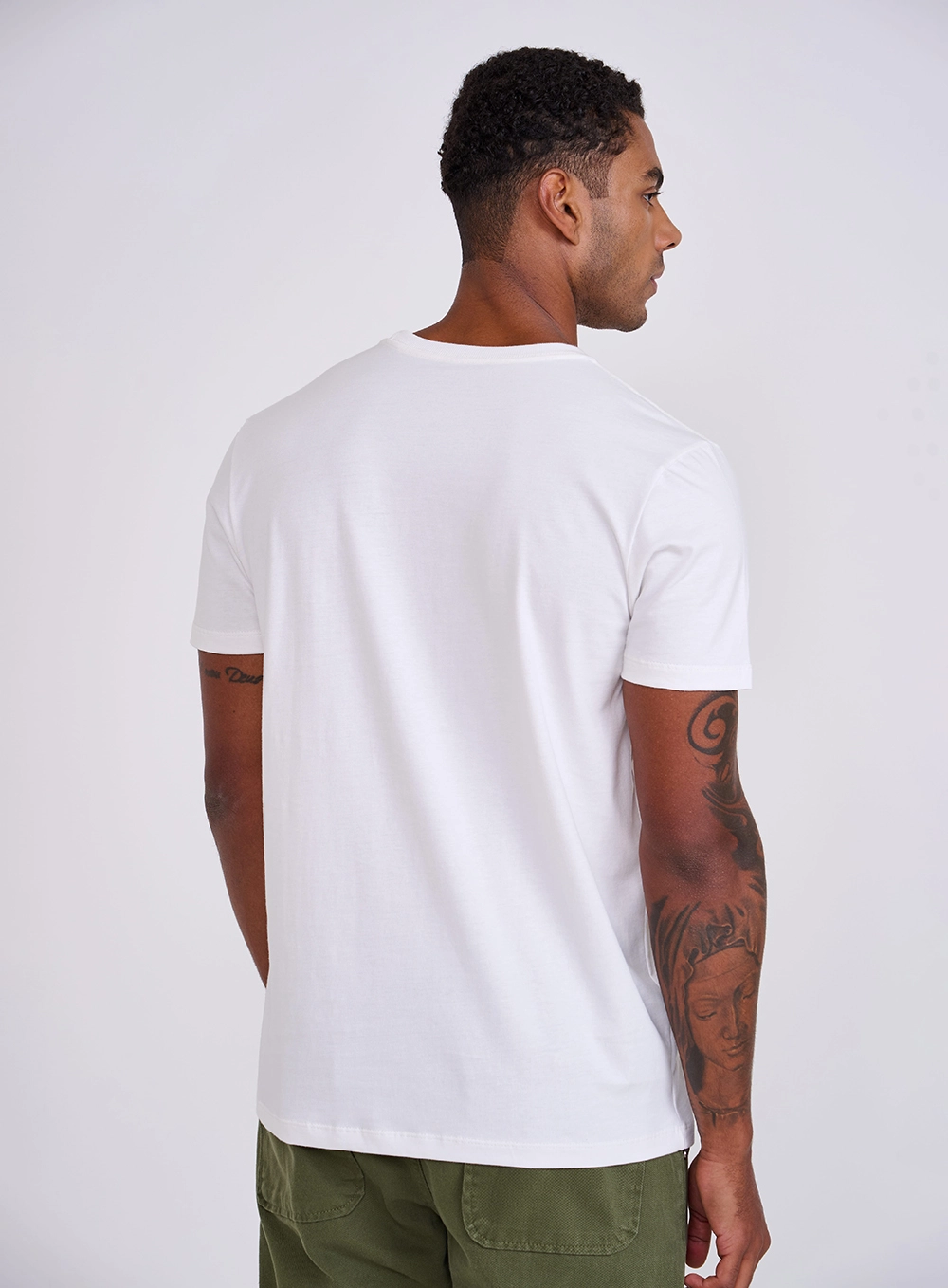 Camiseta Slim Com Logo Bordada Off Shell
