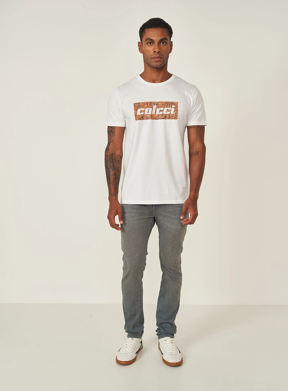 Camiseta Slim Com Logo Off Shell