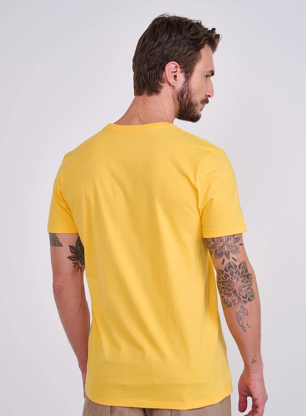 Camiseta Slim Com Estampa Frontal Amarelo