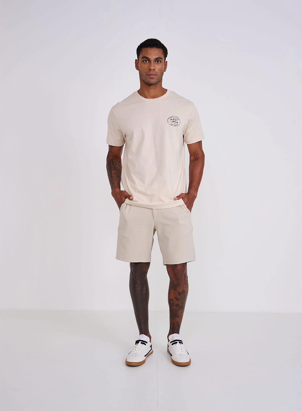 Camiseta Masculina Com Estampa Costas Bege