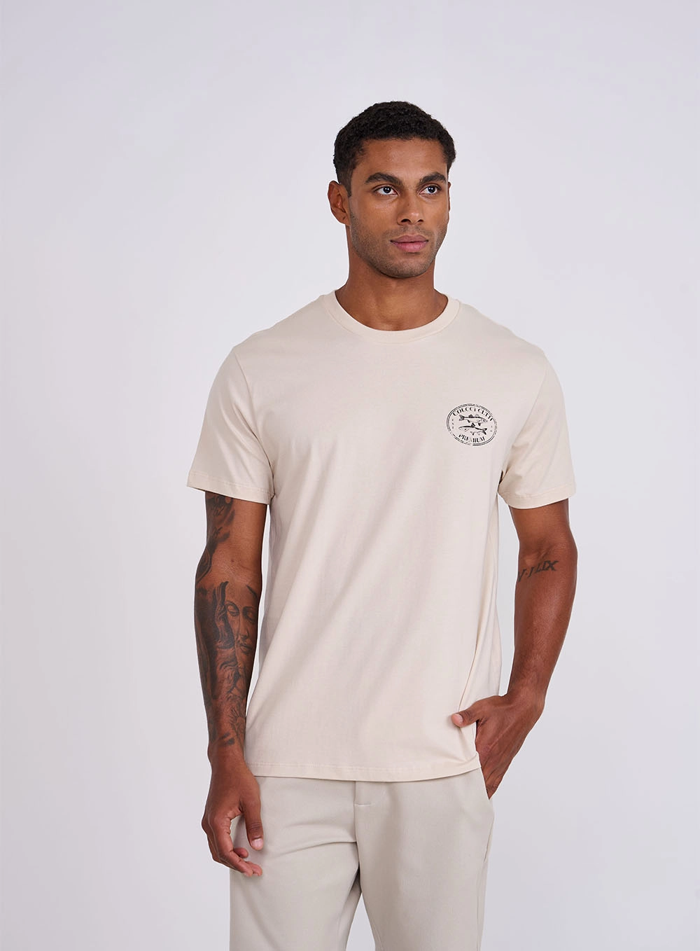Camiseta Masculina Com Estampa Costas Bege