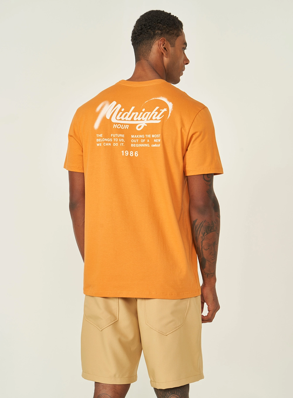 Camiseta Estampa Costas Laranja