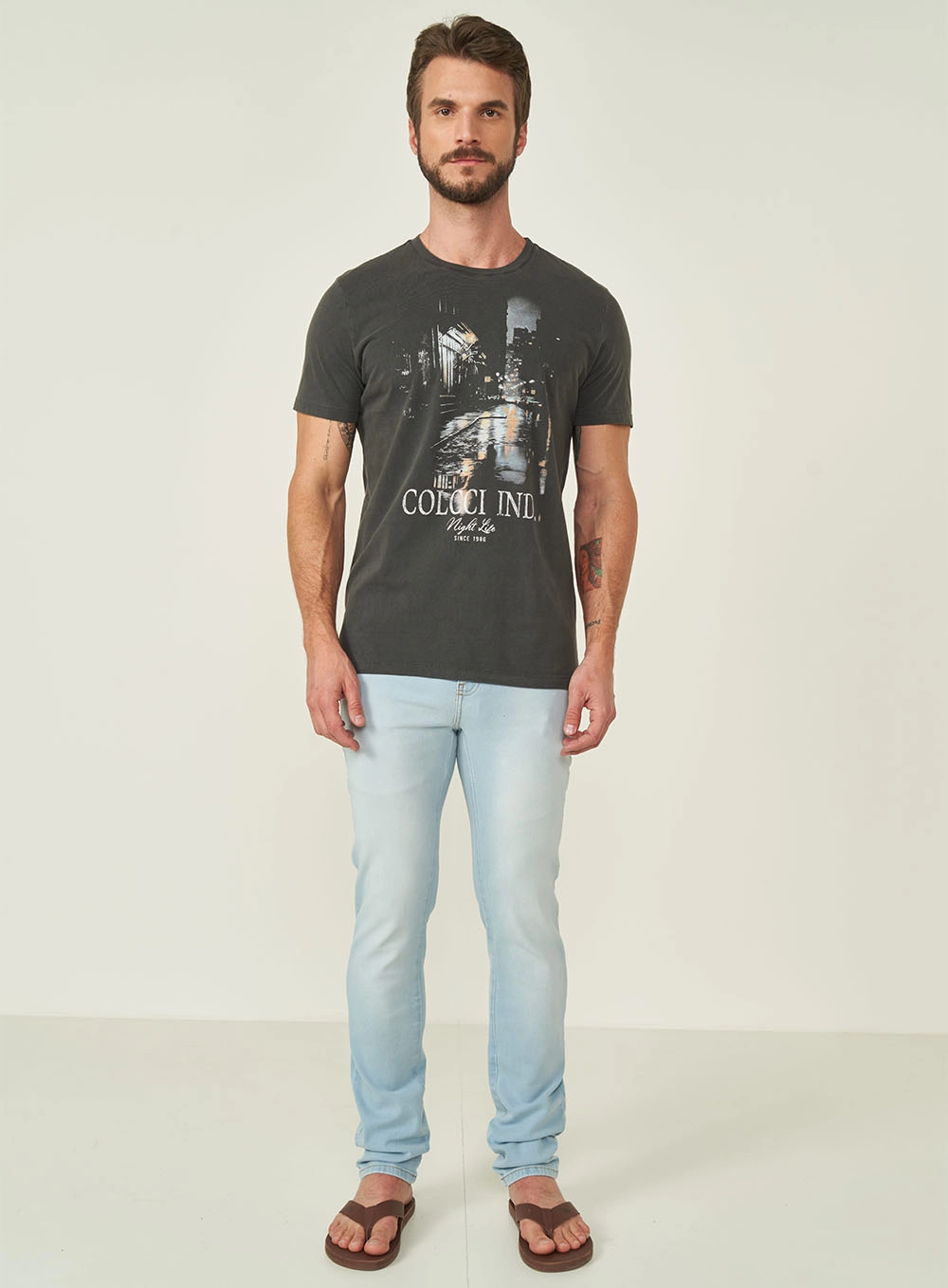 Camiseta Slim Manga Curta Estampada Preto