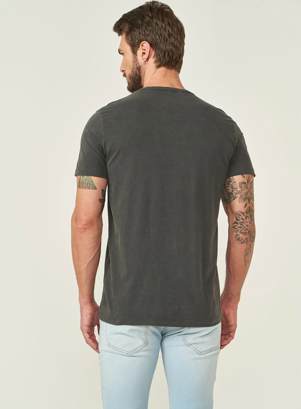 Camiseta Slim Manga Curta Estampada Preto