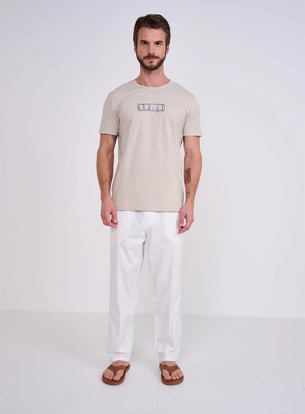 Camiseta Slim Com Logo Frontal Bege Esquilo