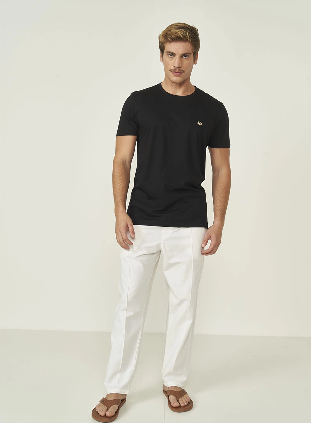 Camiseta Slim Com Detalhe Em Logo Preto
