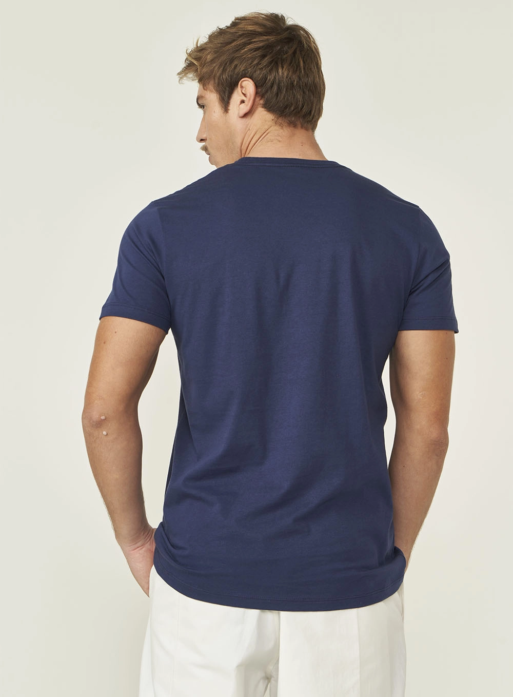 Camiseta Masculina Slim Com Placa Em Logo Azul