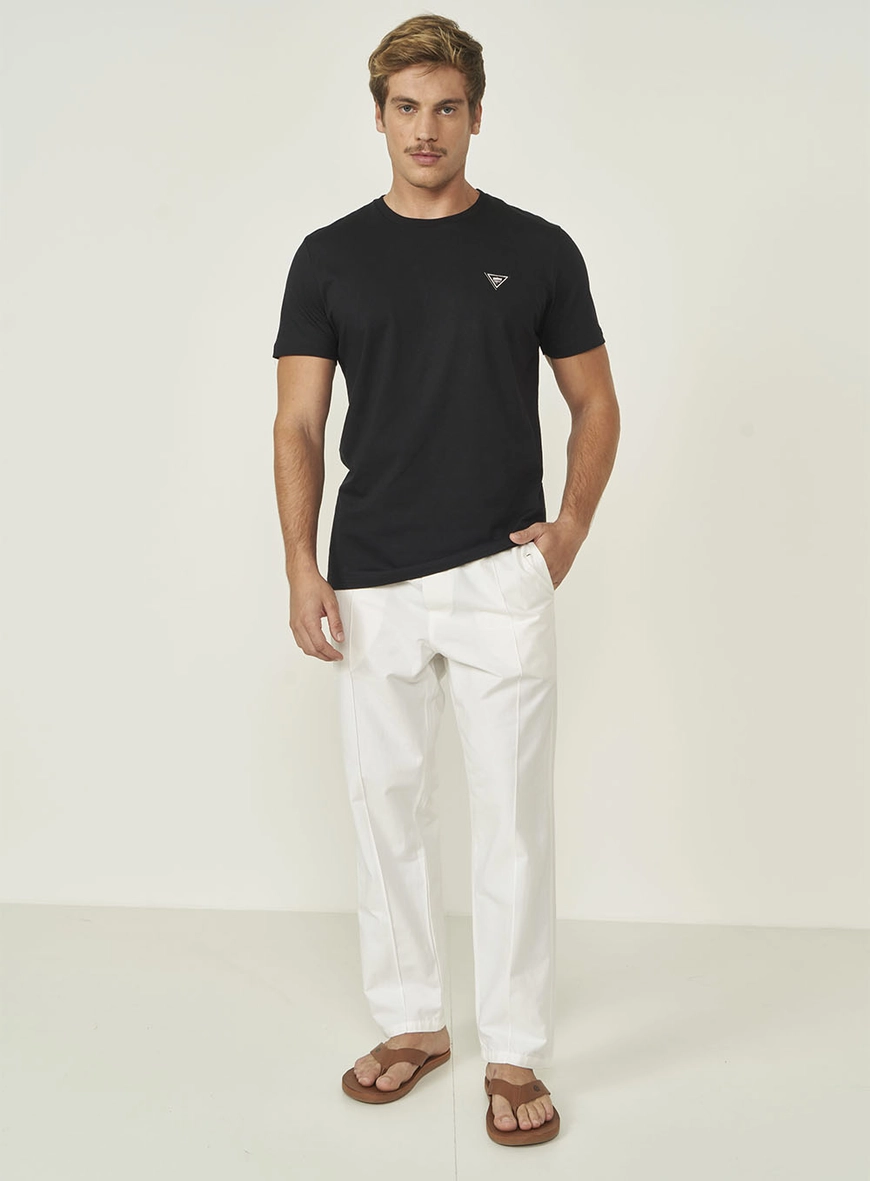 Camiseta Slim Com Placa Em Logo