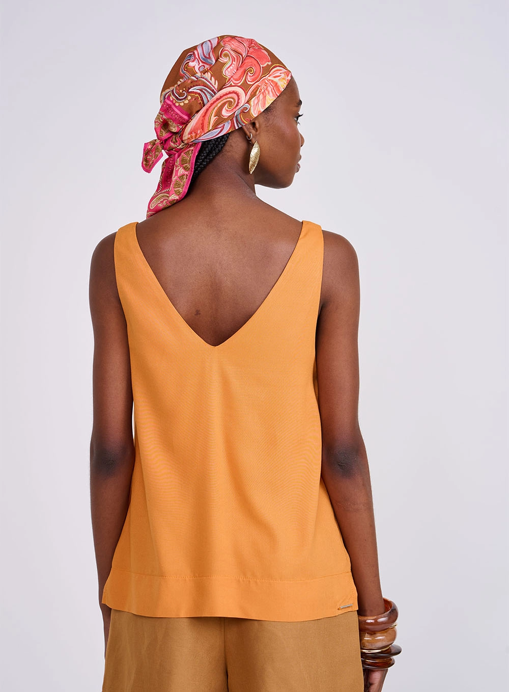 Blusa Comfort Com Fenda Na Barra Laranja