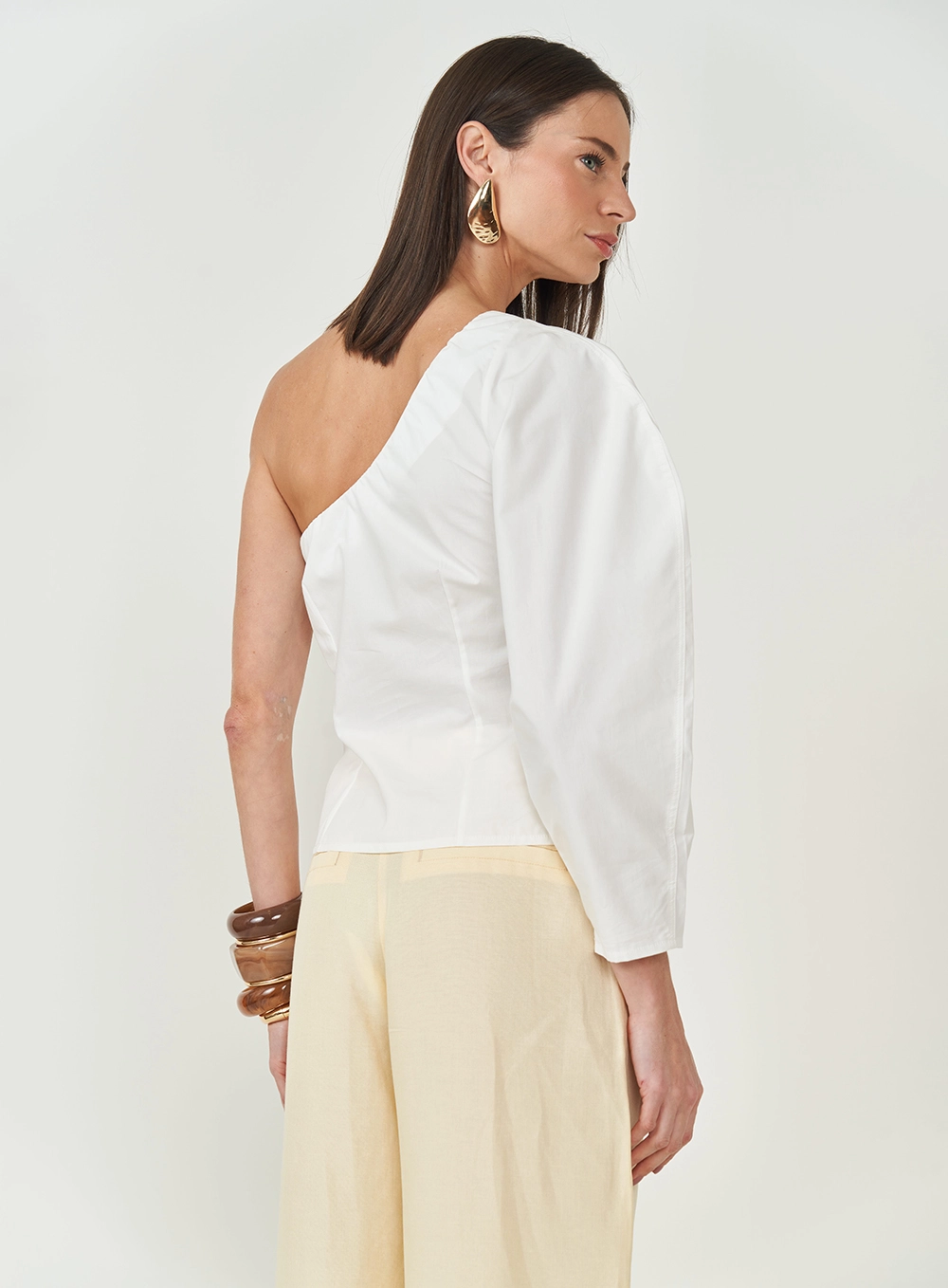 Blusa Assimétrica Slim Off Shell