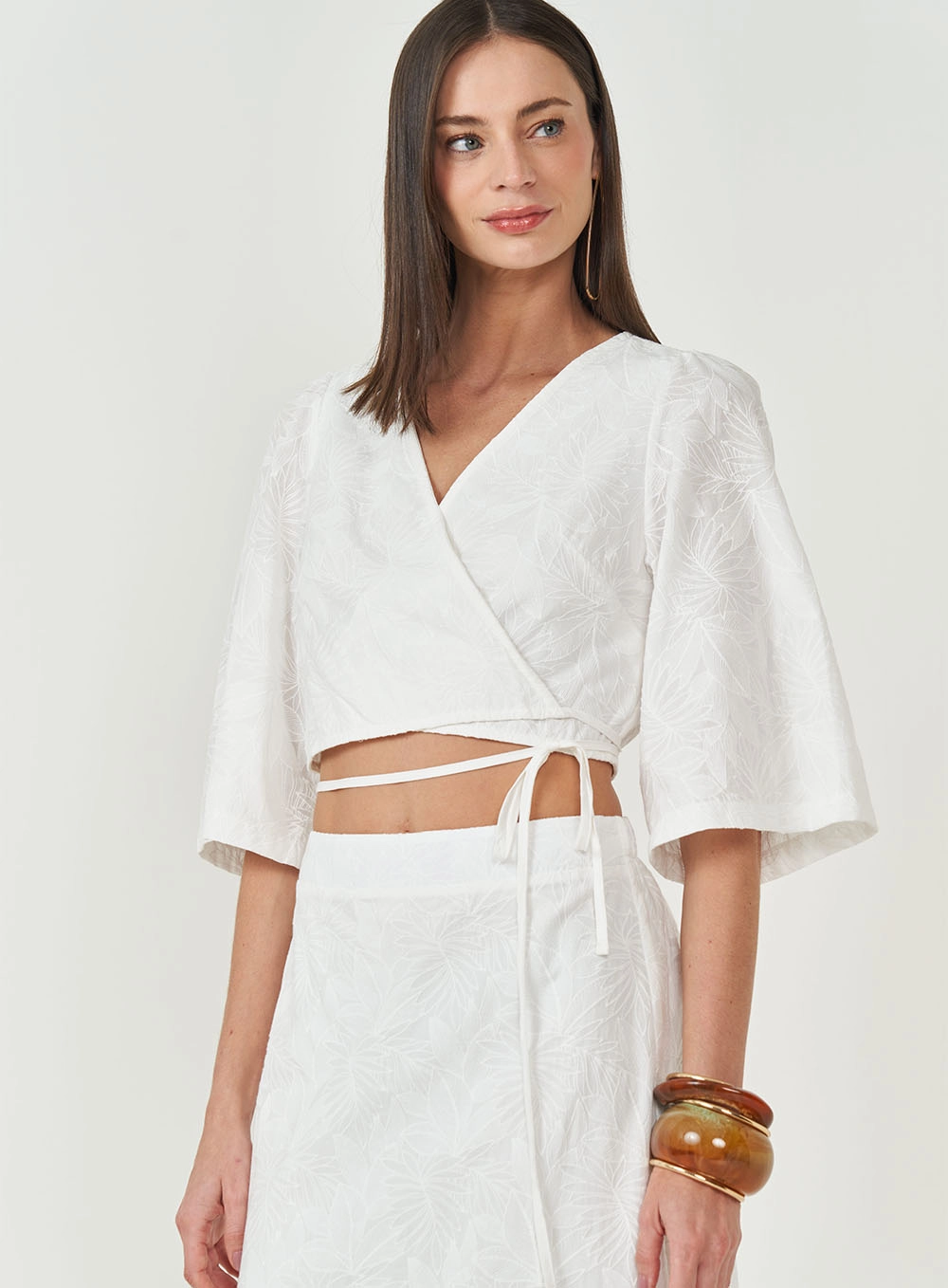 Blusa Cropped Transpassada Com Amarração Off Shell