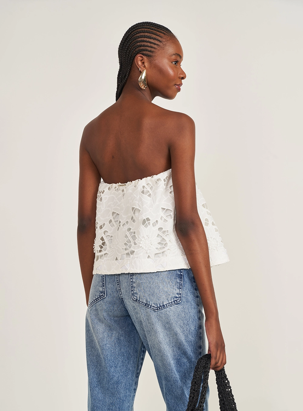 Blusa Comfort Bordada Off Shell