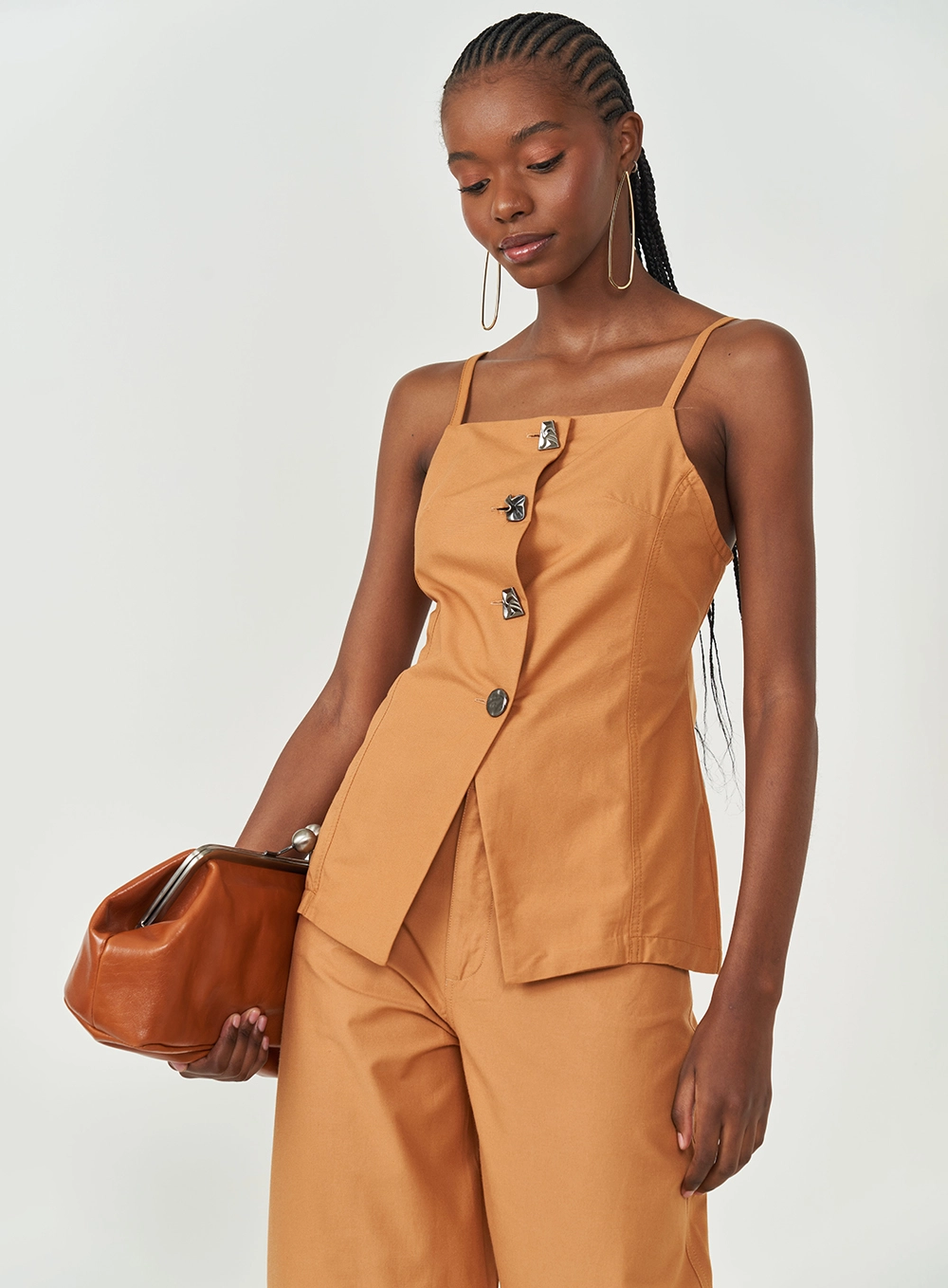 Blusa Slim Alongada Com Alças Finas Bege