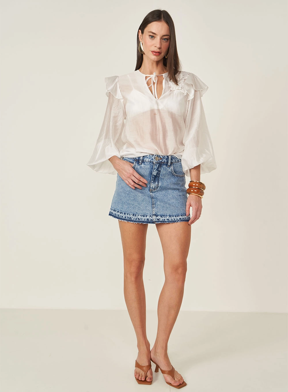 Blusa Comfort Com Babados Na Manga Off Shell