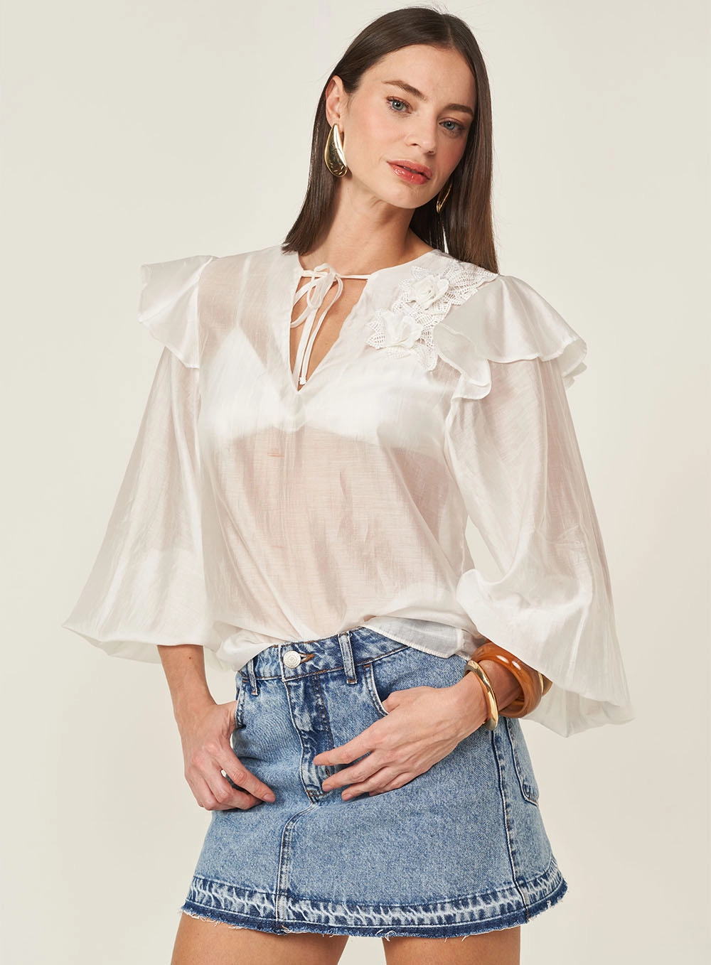 Blusa Comfort Com Babados Na Manga Off Shell
