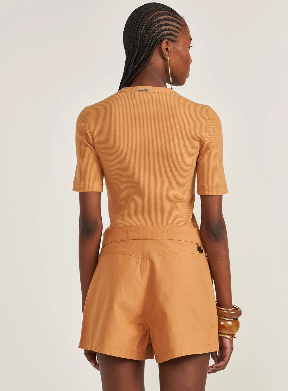 Blusa Slim Canelada Com Abertura Frontal Bege