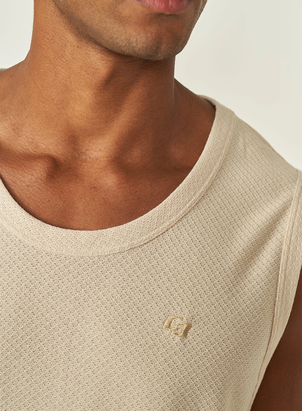 Regata Masculina Com Textura Bege