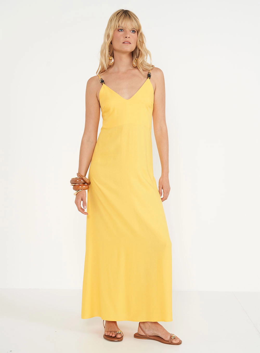 Vestido Longo Frente Única Com Detalhe Em Contas Amarelo